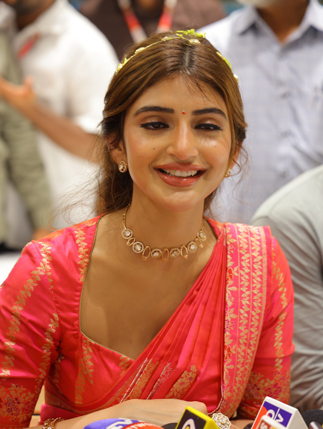 Tollywood Actress Sreeleela In Tirupati4