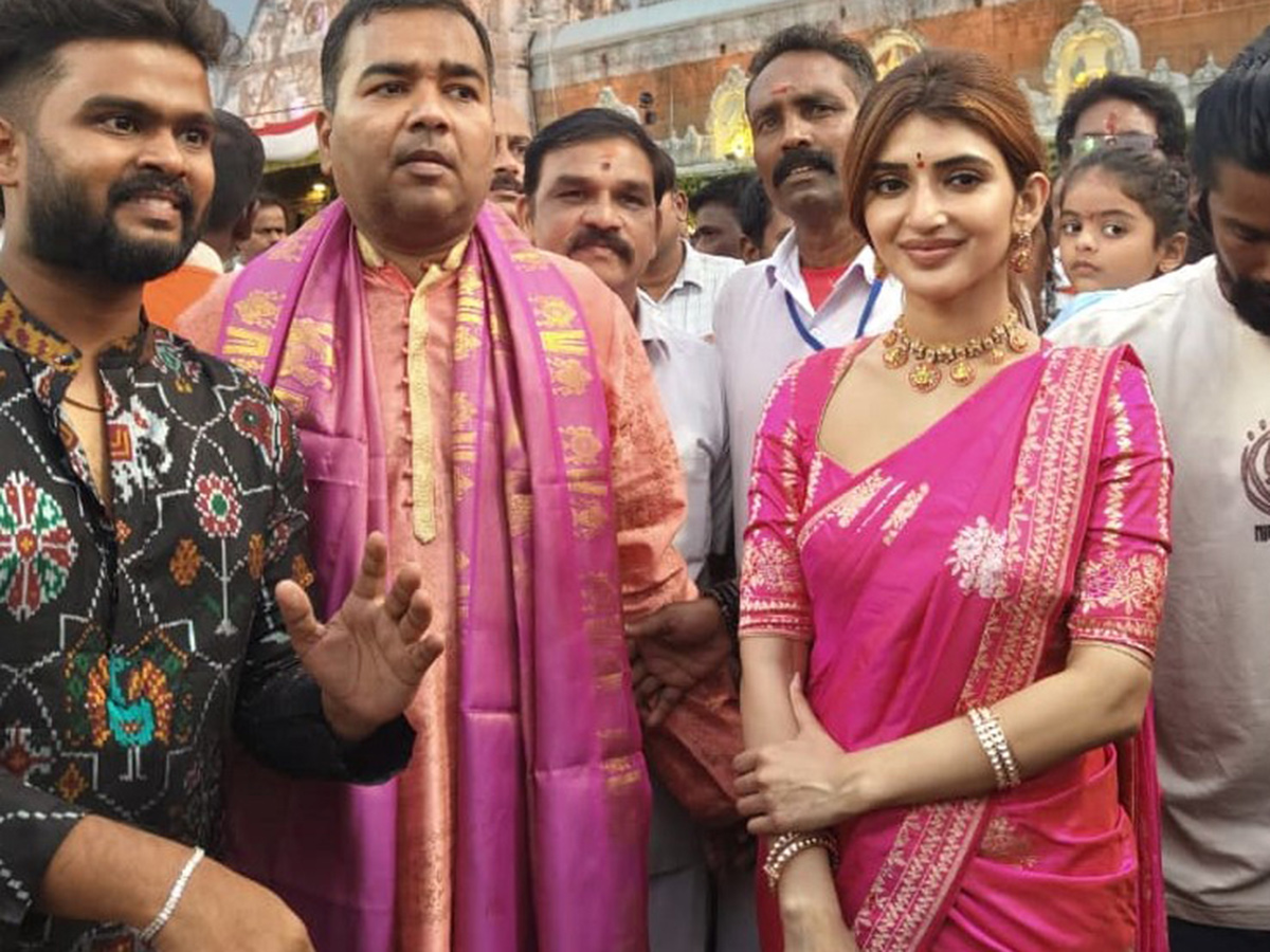 Tollywood Actress Sreeleela In Tirupati6