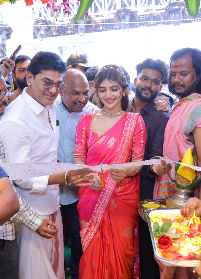 Tollywood Actress Sreeleela In Tirupati9