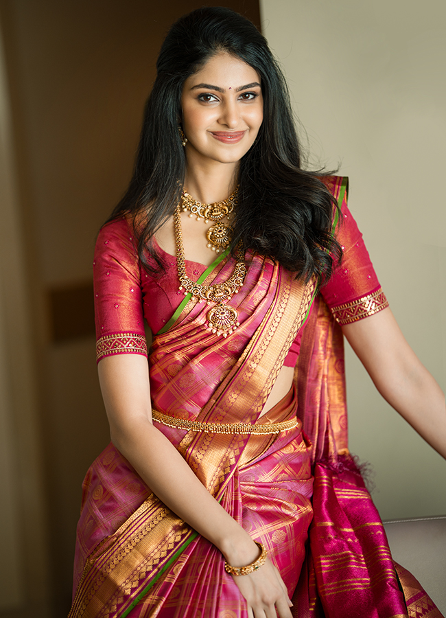 Indian Actress And Model Manasa Varanasi HD Photos12