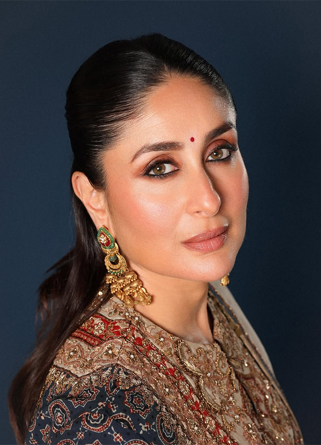 Kareena Kapoor spotted wearing philori kurta set3