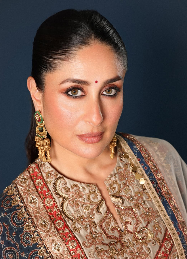 Kareena Kapoor spotted wearing philori kurta set5