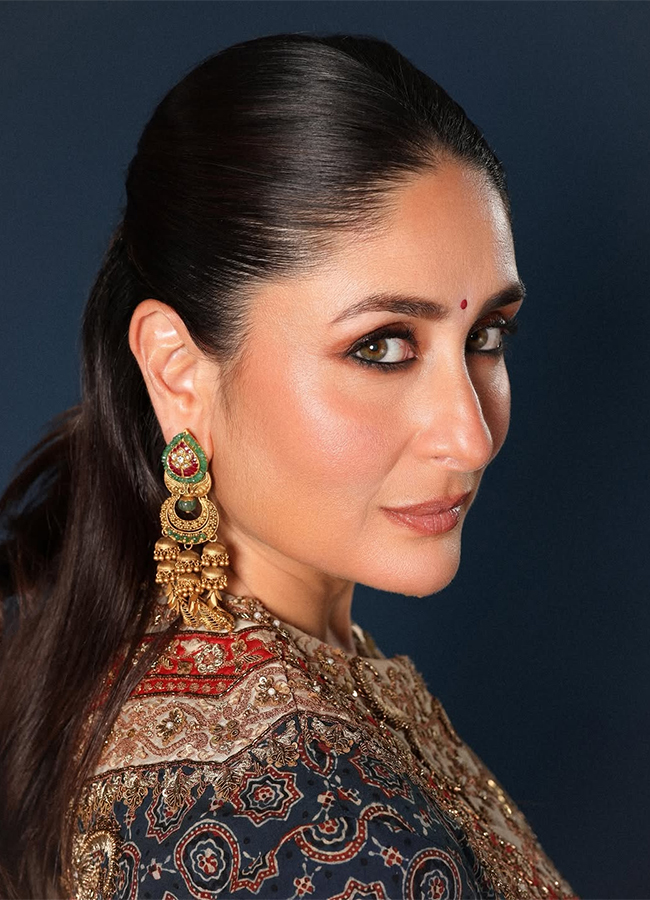 Kareena Kapoor spotted wearing philori kurta set6