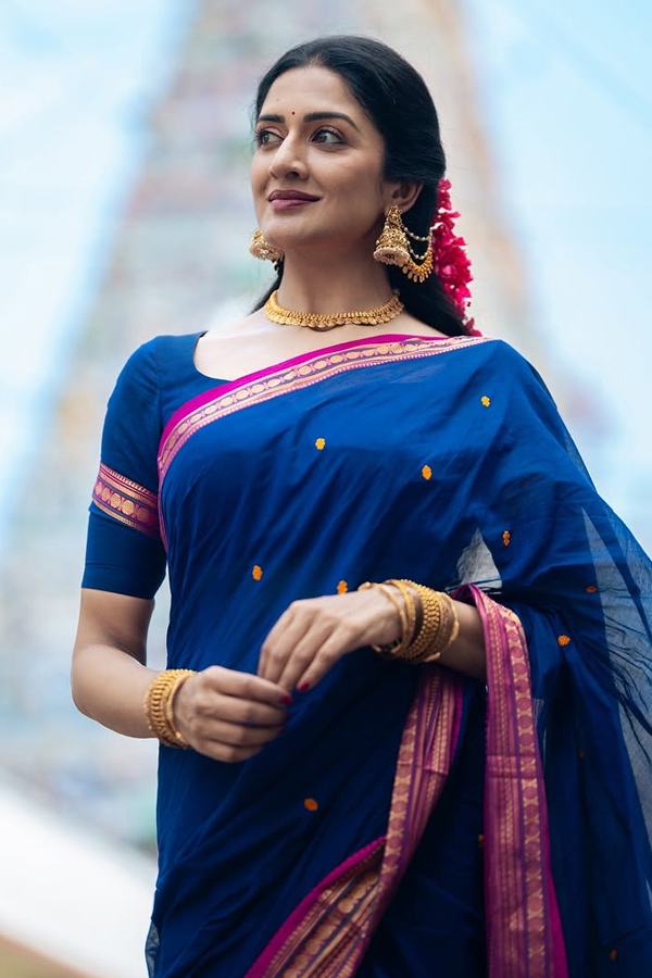 Tamil New Year : Kollywood Actresses and their traditional Avatars Photos7