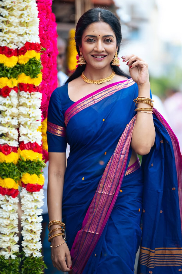 Tamil New Year : Kollywood Actresses and their traditional Avatars Photos10