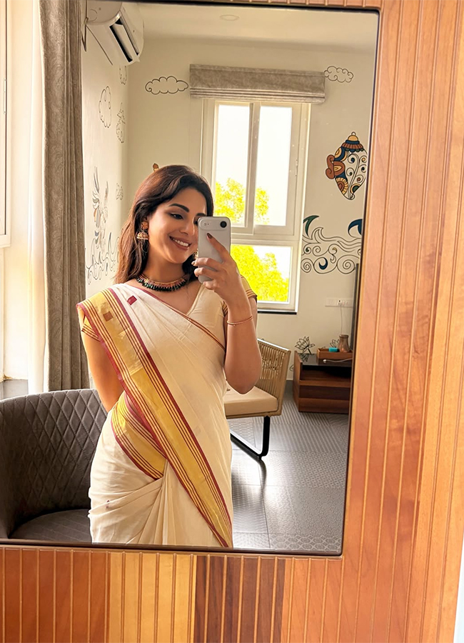 Actress Samyuktha Menon Visits Tirumala Photos10