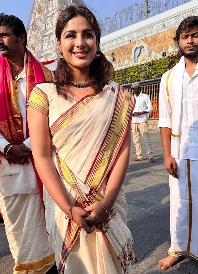 Actress Samyuktha Menon Visits Tirumala Photos13