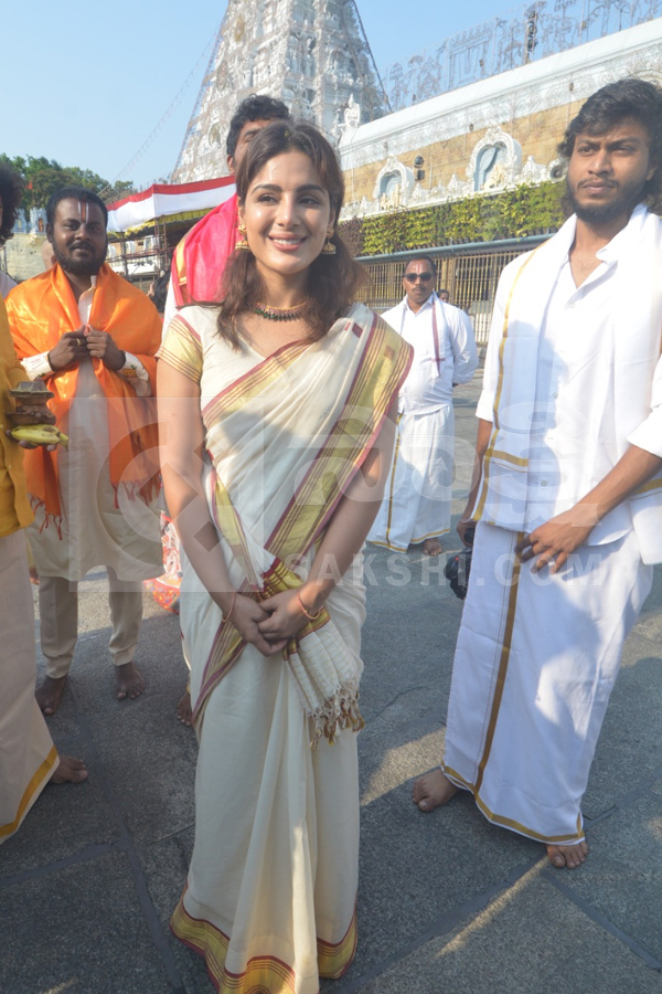 Celebrities Visited Tirumala Temple Photos15