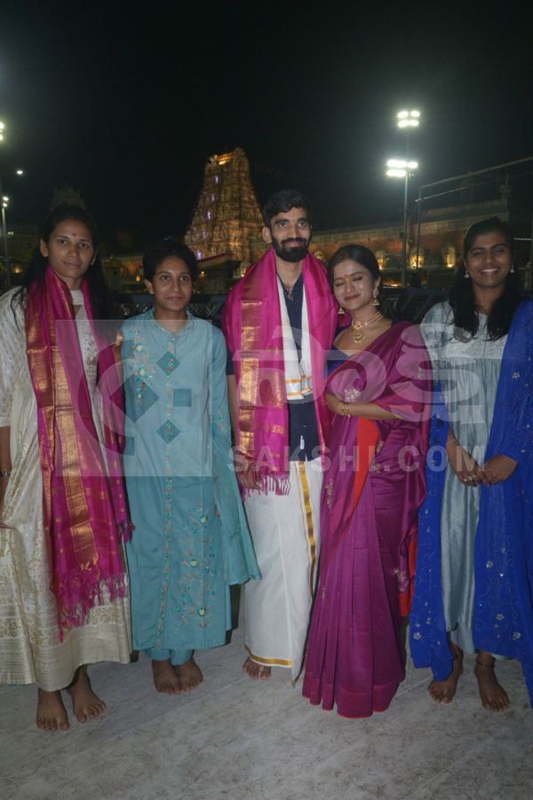 Celebrities Visited Tirumala Temple Photos3
