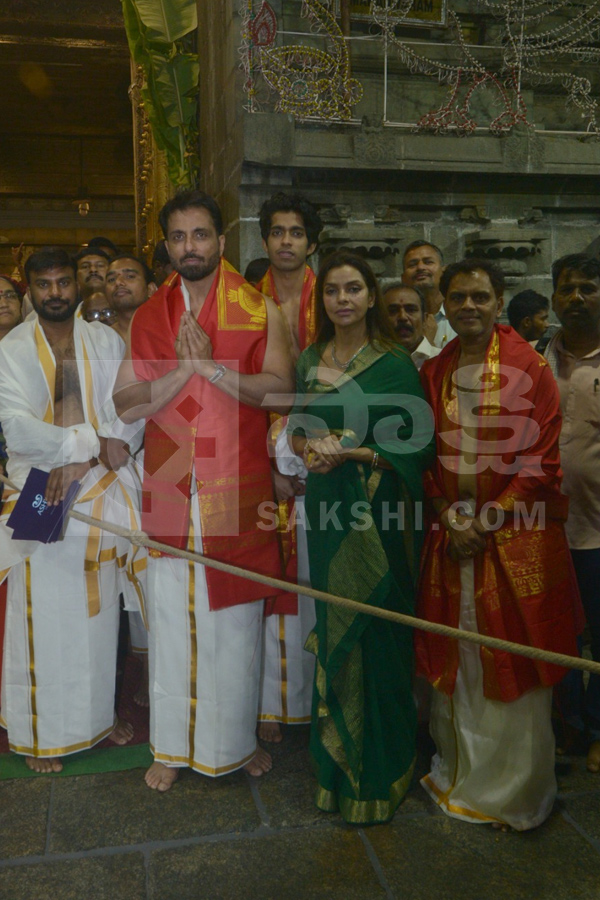 Celebrities Visited Tirumala Temple Photos7