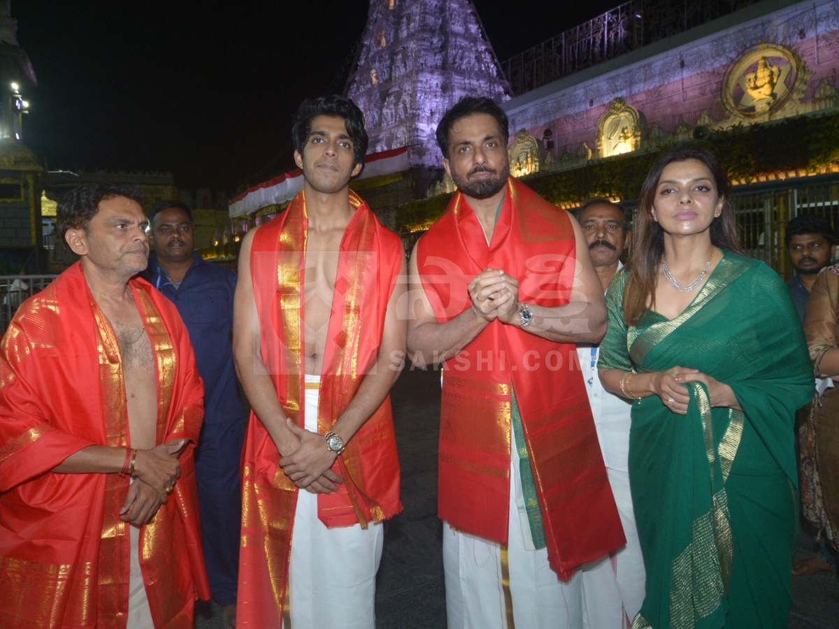Celebrities Visited Tirumala Temple Photos9