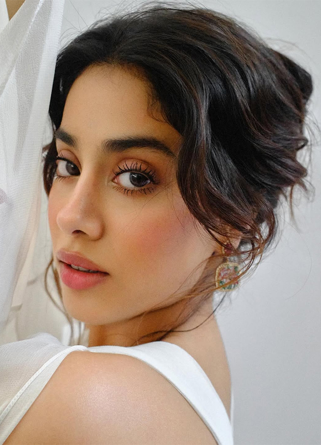 Peddi Postponed : Indian Actress Janhvi Kapoor Latest Photos5