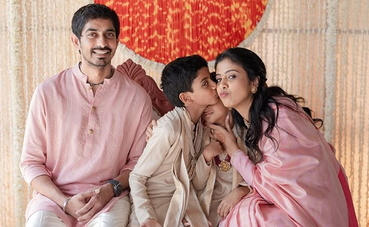 Actor Raja Ravindra Enjoying With Family Photos6