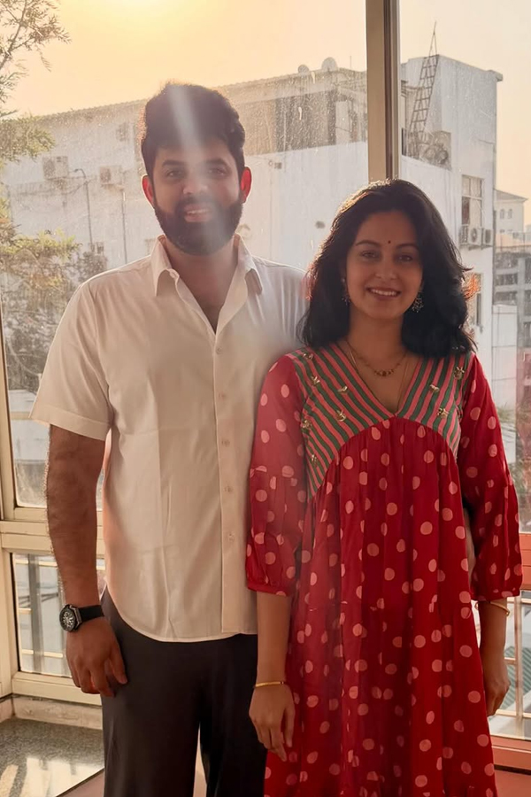 Actress Abhinaya shares beautiful wedding pics on her 1st wedding Anniversary Photos2