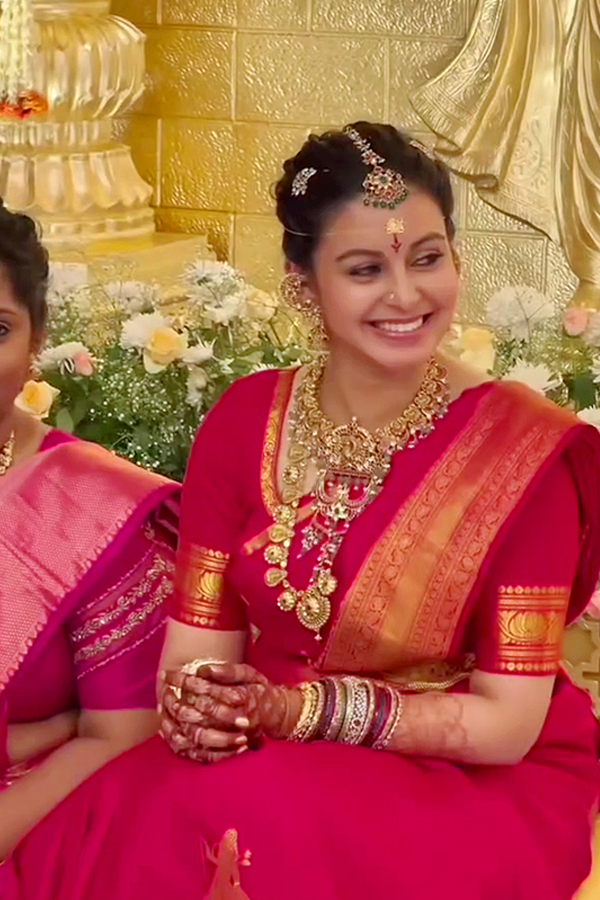 Actress Abhinaya shares beautiful wedding pics on her 1st wedding Anniversary Photos15