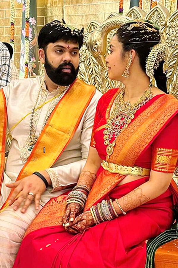 Actress Abhinaya shares beautiful wedding pics on her 1st wedding Anniversary Photos16