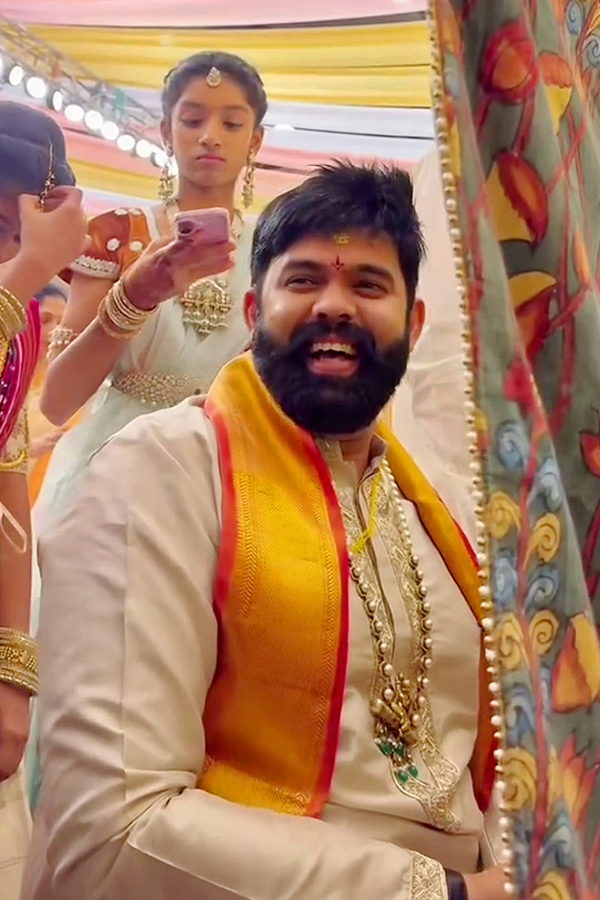 Actress Abhinaya shares beautiful wedding pics on her 1st wedding Anniversary Photos9