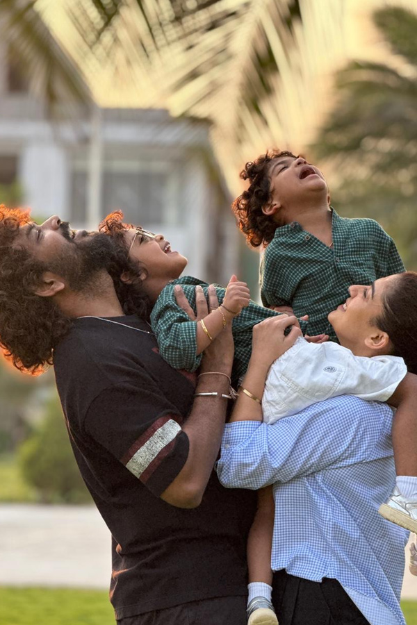 Actress Nayanthara Playing With Her Twin Kids Photos5