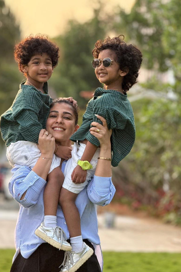 Actress Nayanthara Playing With Her Twin Kids Photos8