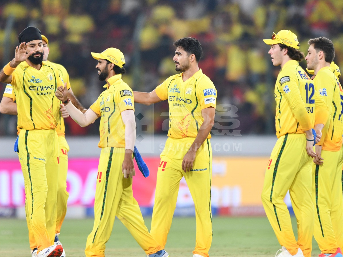 Celebrities And Fans In IPL Match At Hyderabad Uppal Cricket Stadium Photos33