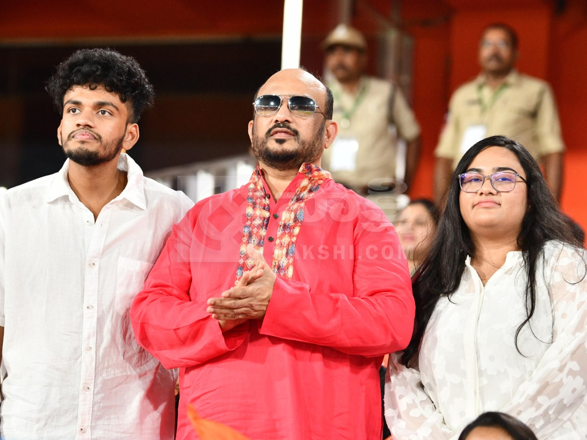 Celebrities And Fans In IPL Match At Hyderabad Uppal Cricket Stadium Photos44