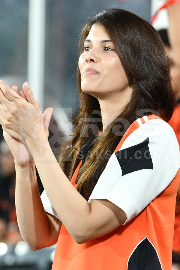 Celebrities And Fans In IPL Match At Hyderabad Uppal Cricket Stadium Photos2