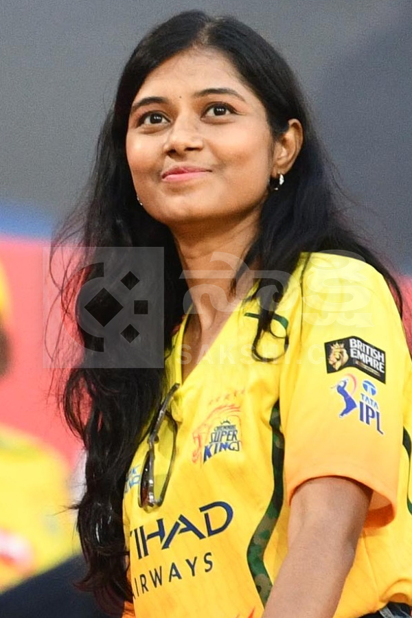 Celebrities And Fans In IPL Match At Hyderabad Uppal Cricket Stadium Photos13