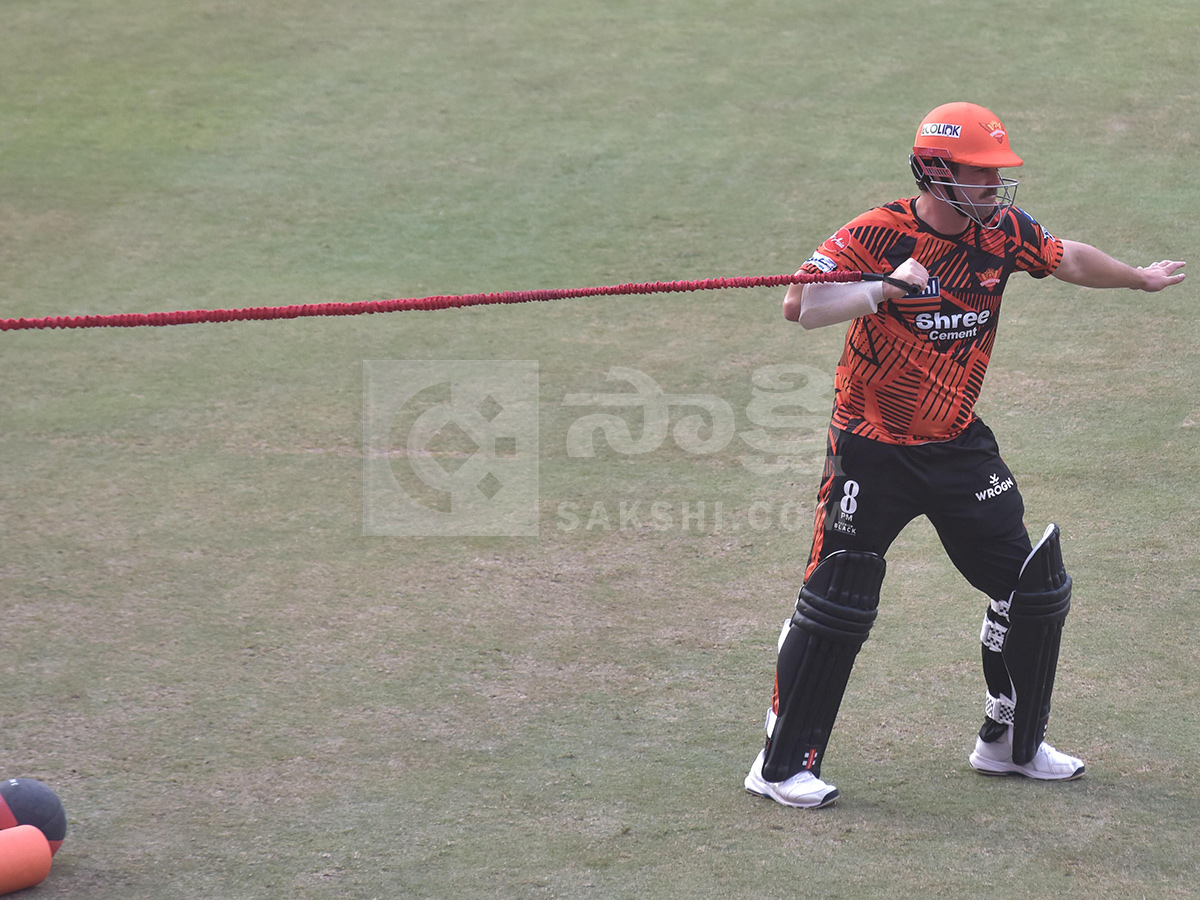 IPL 2026 : SRH vs CSK Match in Hyderabad 10