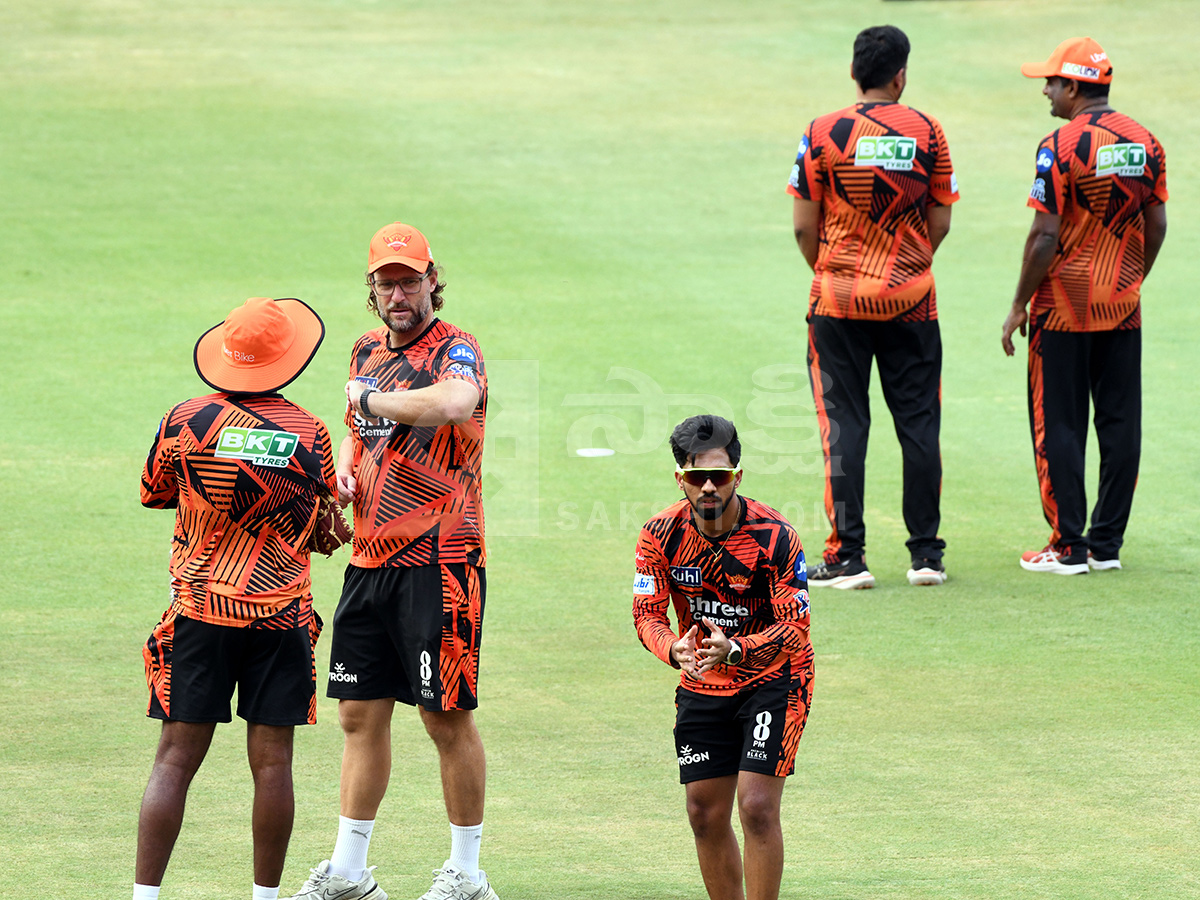 IPL 2026 : SRH vs CSK Match in Hyderabad 12