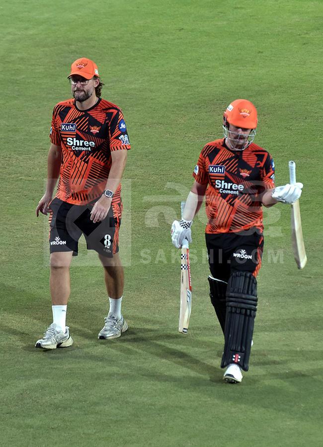 IPL 2026 : SRH vs CSK Match in Hyderabad 16