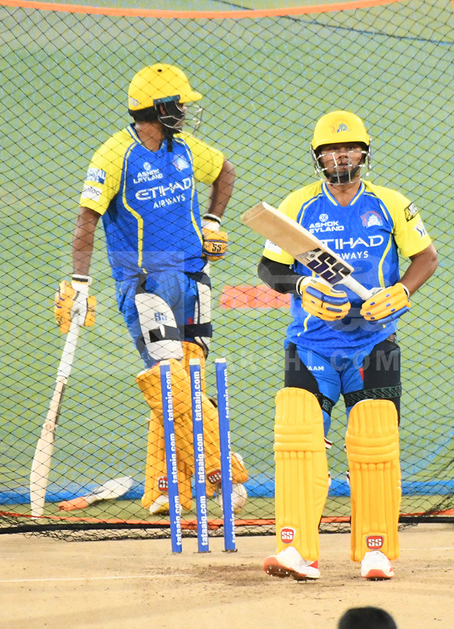 IPL 2026 : SRH vs CSK Match in Hyderabad 32