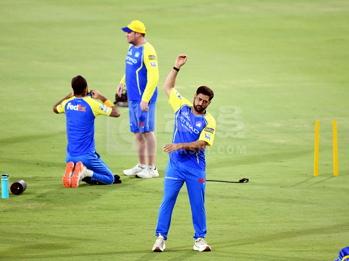 IPL 2026 : SRH vs CSK Match in Hyderabad 4