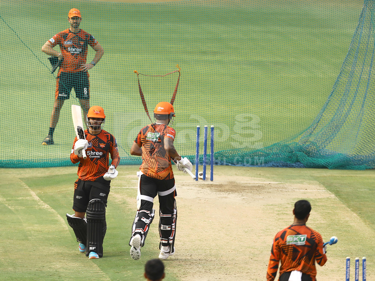 IPL 2026 : SRH vs CSK Match in Hyderabad 7