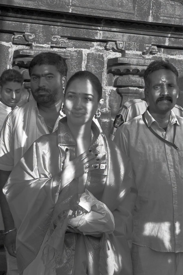 Actress Tamanna And Manasa Varanasi Visits Tirumala Temple Photos2