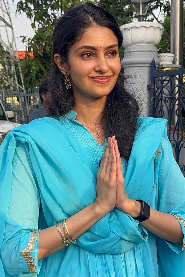 Actress Tamanna And Manasa Varanasi Visits Tirumala Temple Photos11