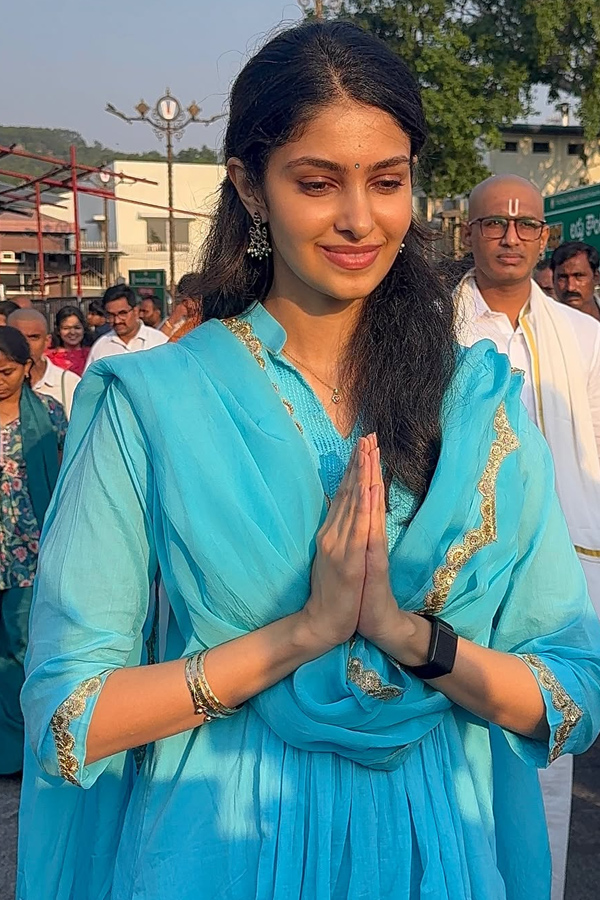 Actress Tamanna And Manasa Varanasi Visits Tirumala Temple Photos12