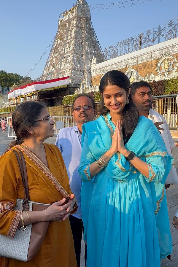 Actress Tamanna And Manasa Varanasi Visits Tirumala Temple Photos13