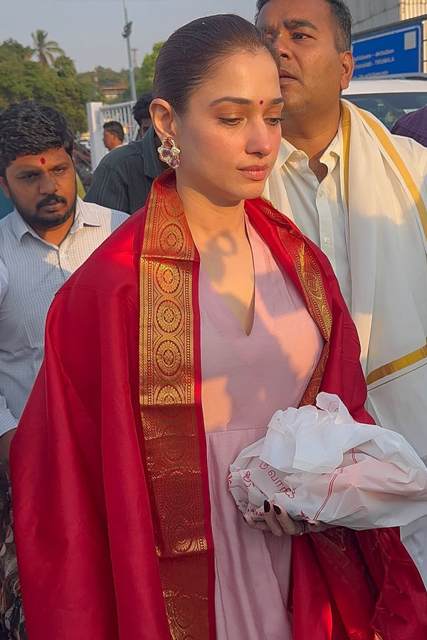 Actress Tamanna And Manasa Varanasi Visits Tirumala Temple Photos5