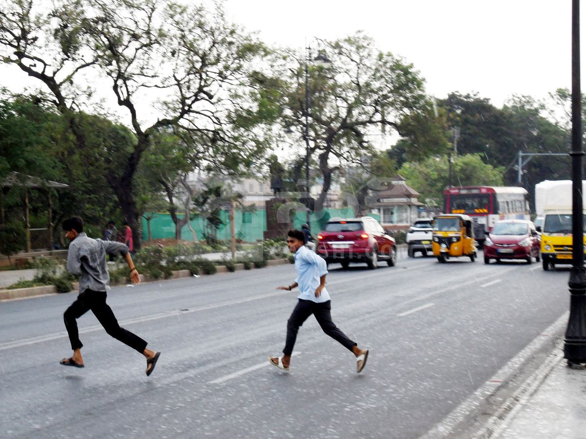 Rain Hits Several Places In Hyderabad Photos2
