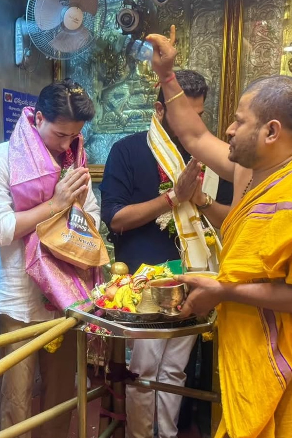 SRH Player Abhishek Sharma Visits Balkampet Yellamma Temple Photos6