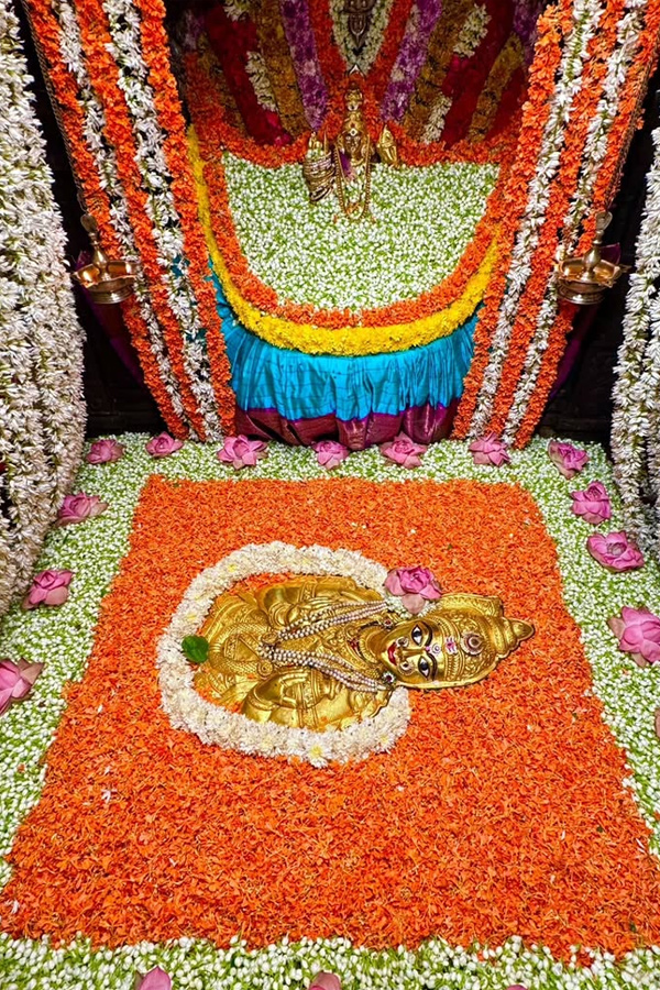 SRH Player Abhishek Sharma Visits Balkampet Yellamma Temple Photos7