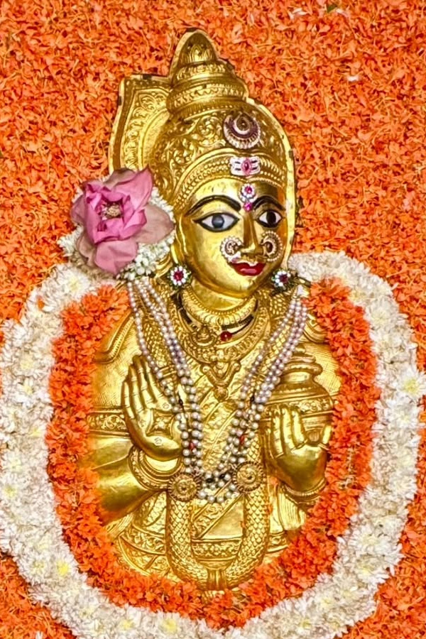 SRH Player Abhishek Sharma Visits Balkampet Yellamma Temple Photos8