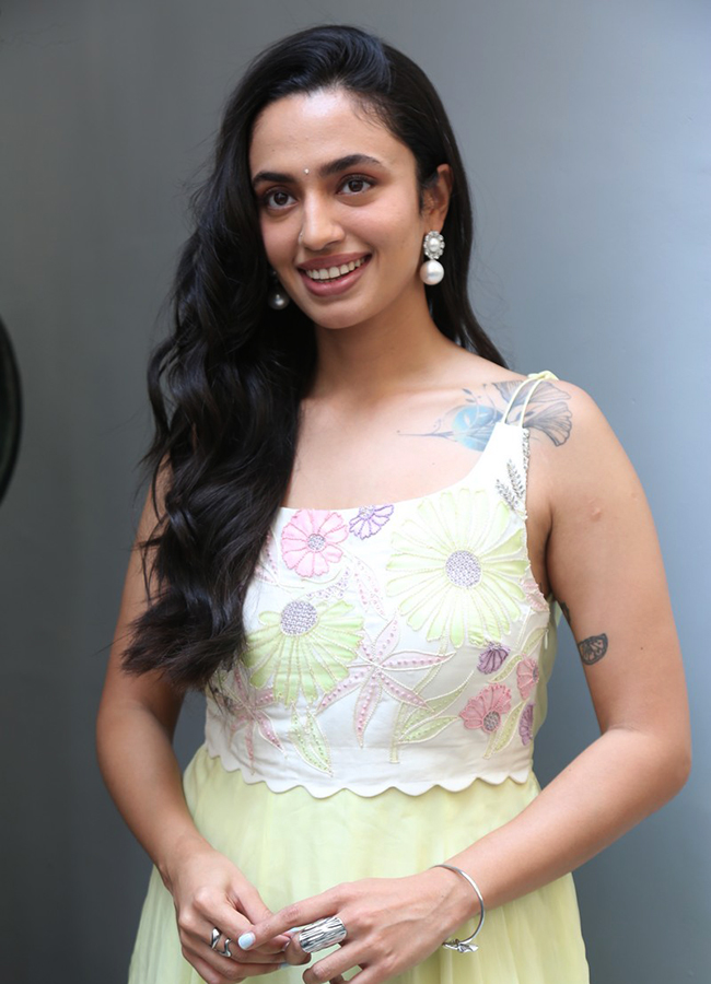 Biker Movie : Actress Malvika Nair HD Photos21