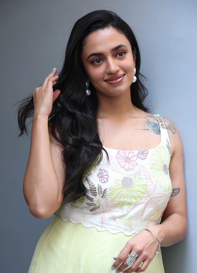 Biker Movie : Actress Malvika Nair HD Photos23