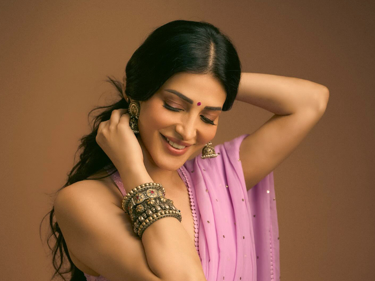 Indian Actress And Singer Shruti Haasan New Photos Viral1
