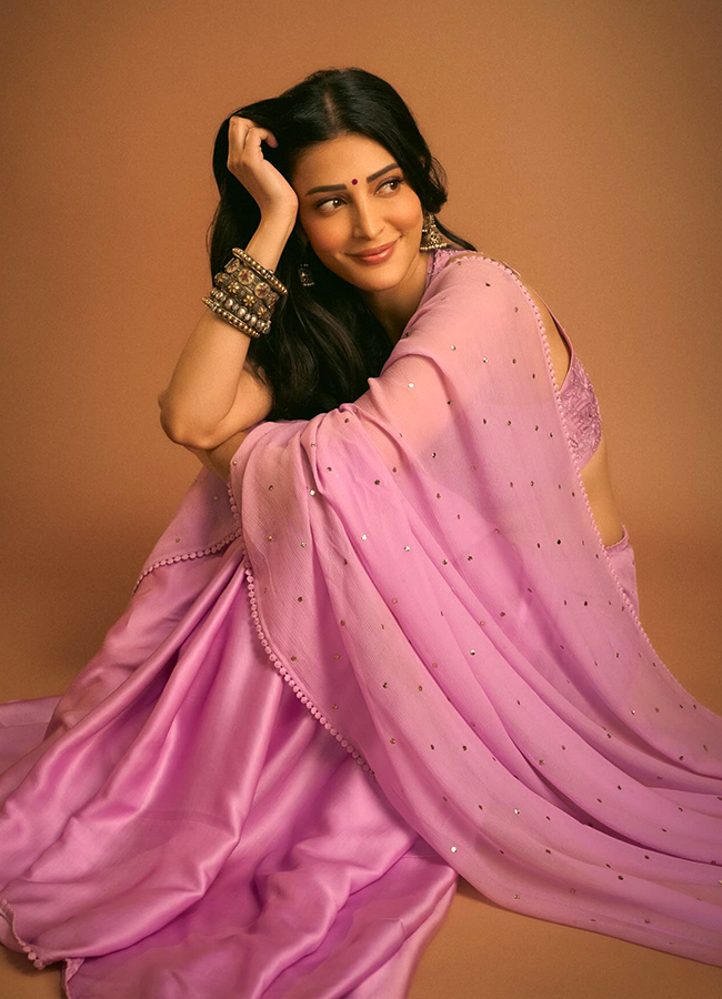Indian Actress And Singer Shruti Haasan New Photos Viral2