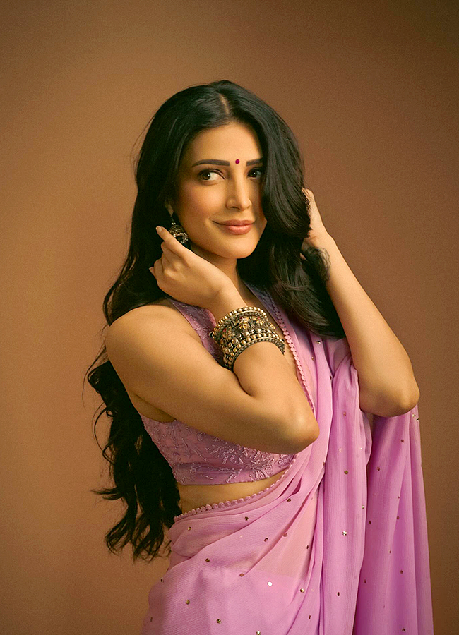 Indian Actress And Singer Shruti Haasan New Photos Viral4
