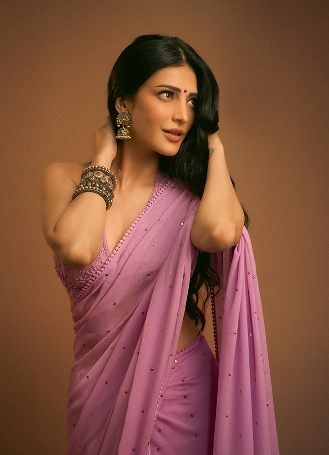 Indian Actress And Singer Shruti Haasan New Photos Viral8