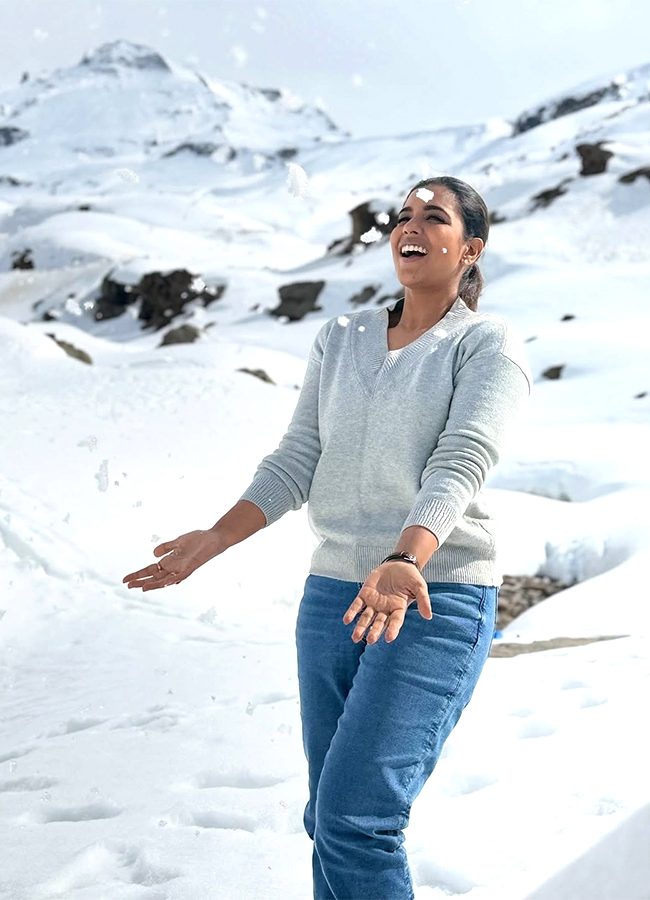 Actress Aishwarya Rajesh Manali Trip Viral Photos3
