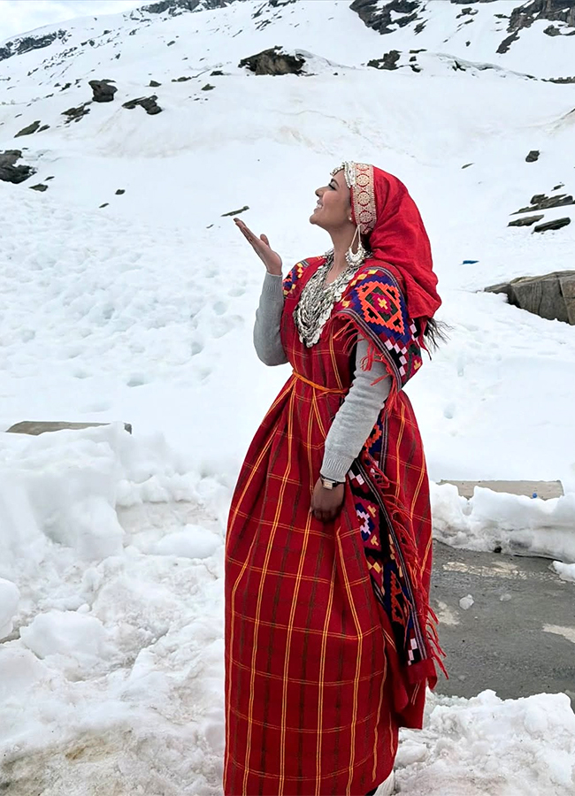 Actress Aishwarya Rajesh Manali Trip Viral Photos8